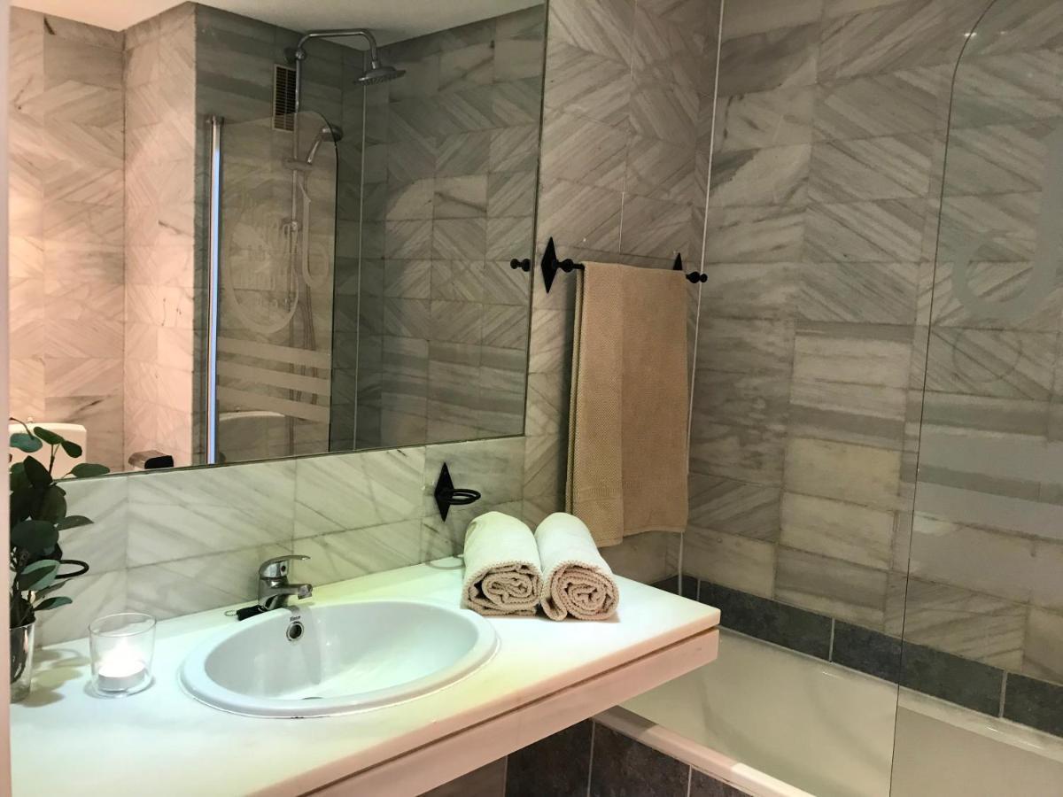 Large And Elegant In Puerto Banus With Pools And Paddle Apartment Marbella Exterior foto